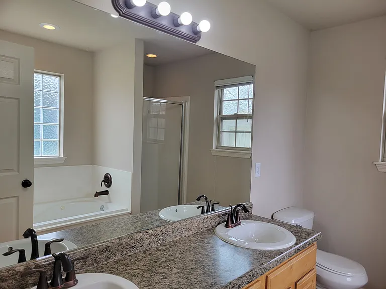 208 E Southpointe Ave — Photo 8