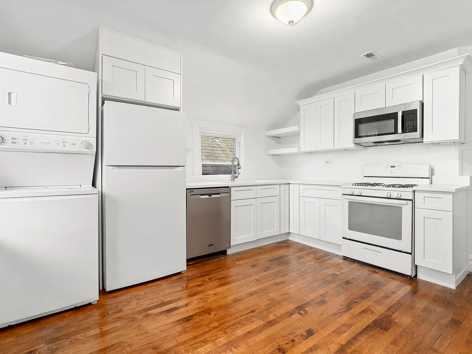 2 bed, $2,800 — Photo 3