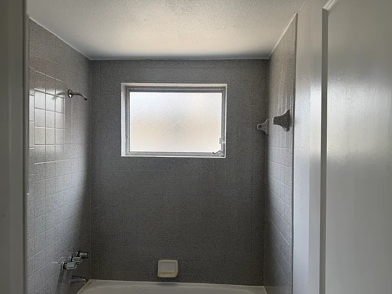 3009 W Waters Ave — Photo 7