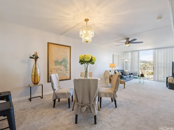 1320 Alexander St APT 401, Honolulu, HI 96826