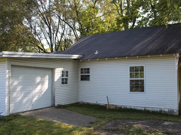 19 E Tyndal Street, Aurora, MO 65605