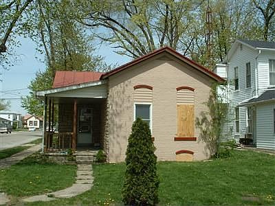 1st image of 700 E 3rd St