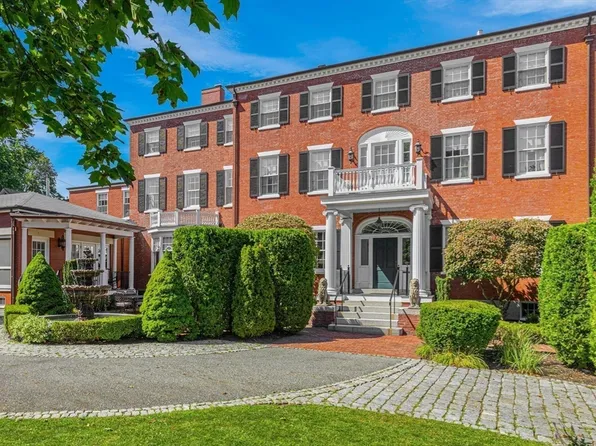 26 Winter St, Salem, MA 01970