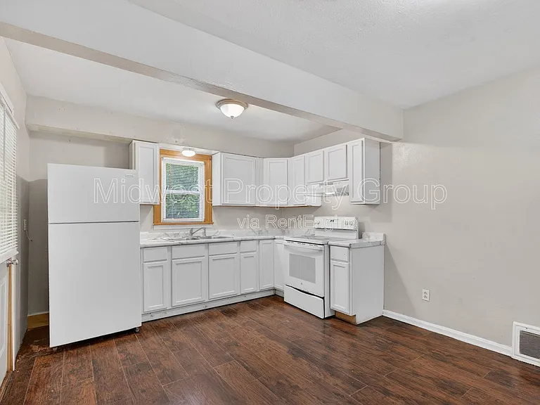 224 S Harvey Ave — Photo 3