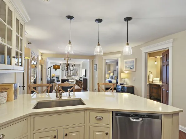 111 Center STREET #305, Lake Geneva, WI 53147