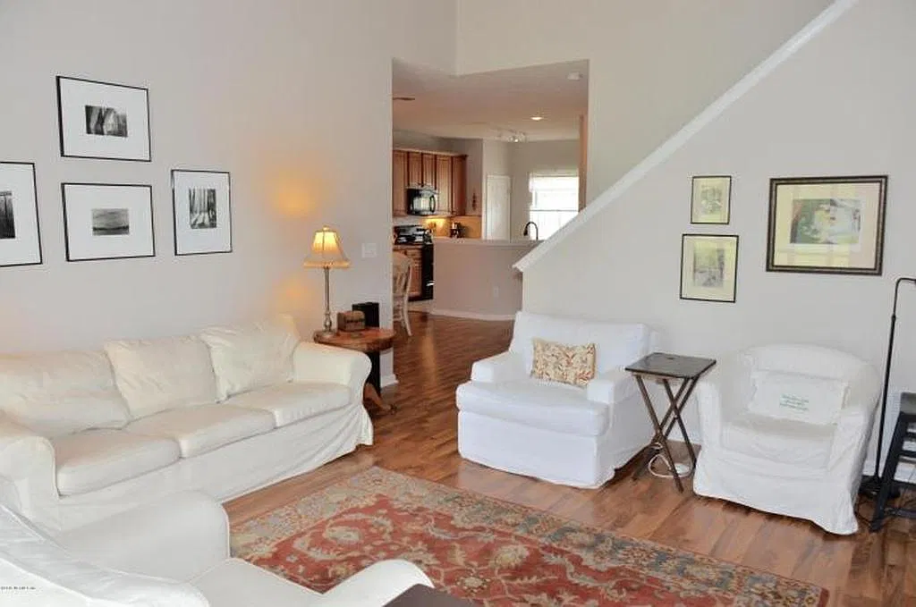3 bed, 2.5 bath, 1387 sqft, $1,950 — Photo 4