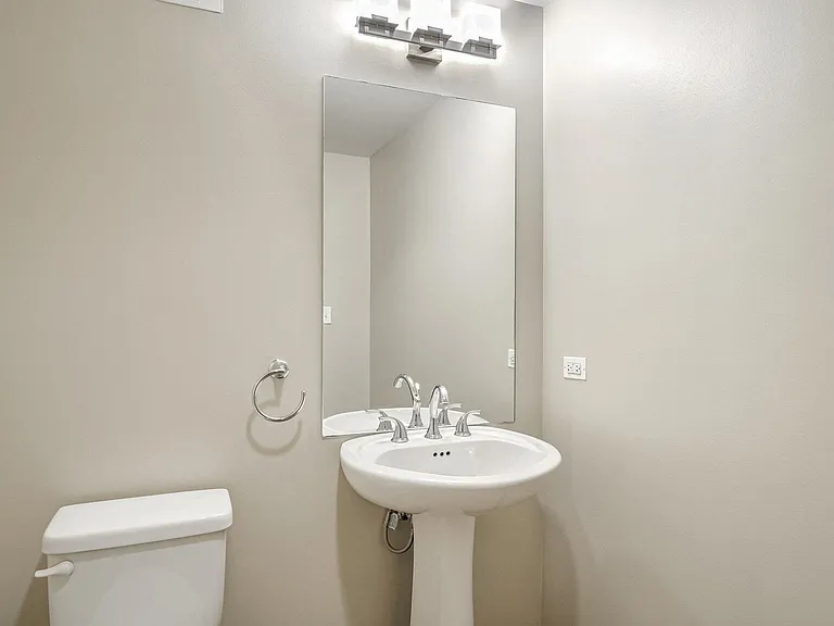 7th Flats — Photo 30