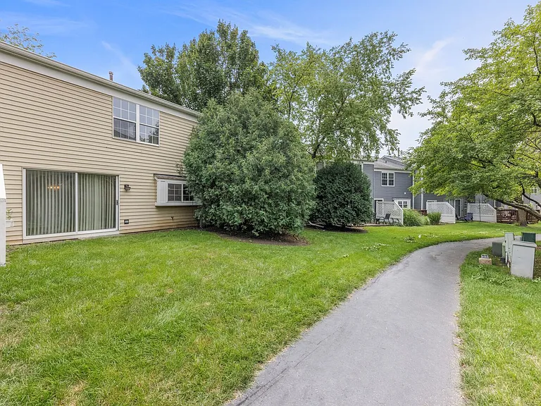 182 Half Moon Cir — Photo 23