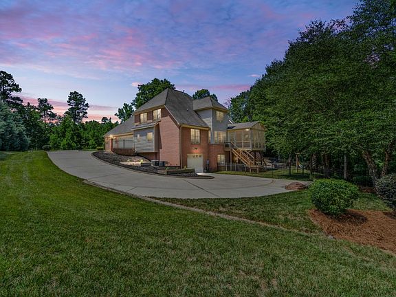 2nd image of 2561 Cozy Cove Dr