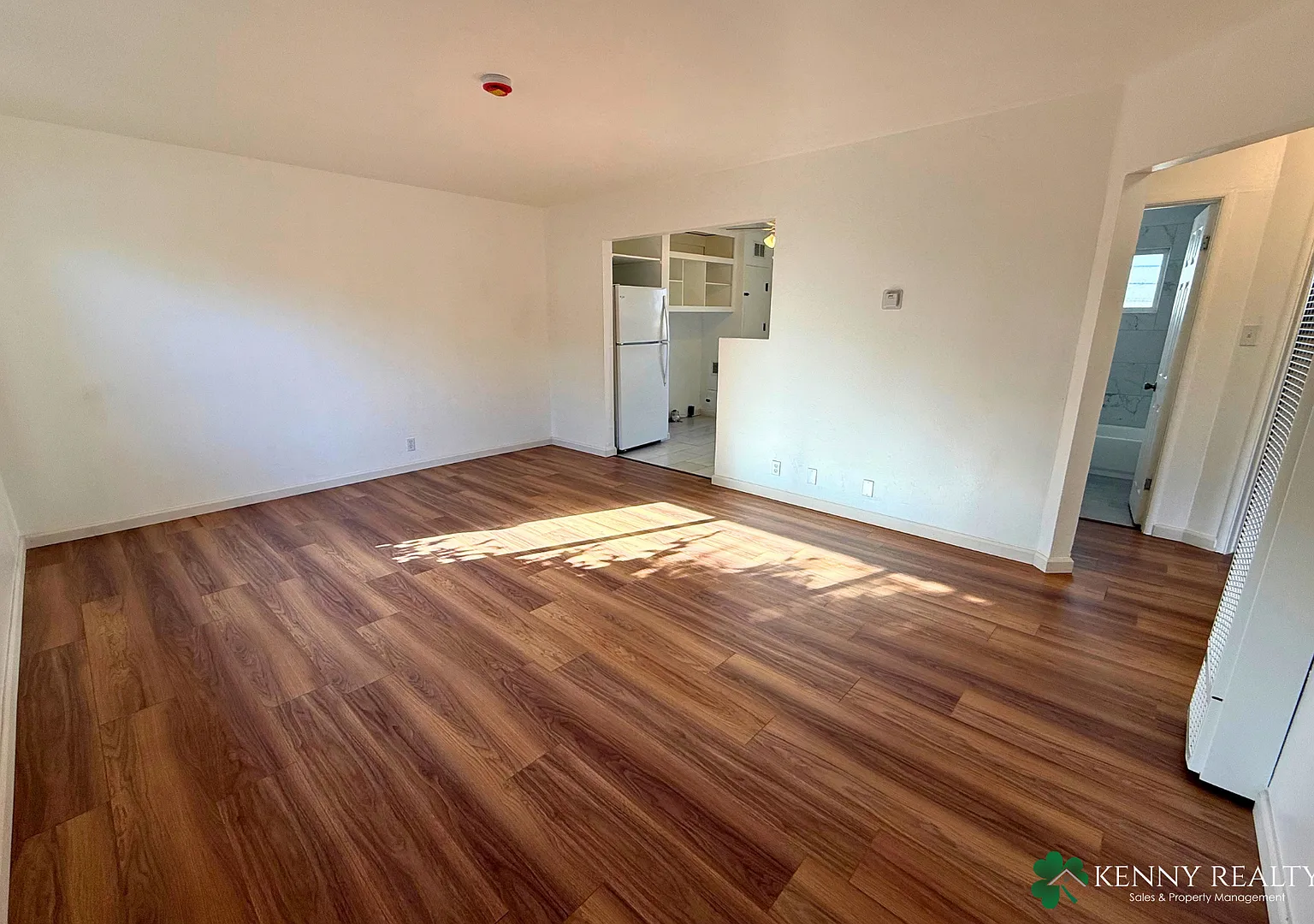 Updated 2BR/1BA Duplex Unit in Burlingame Private Backyard & Detached Garage — Photo 3