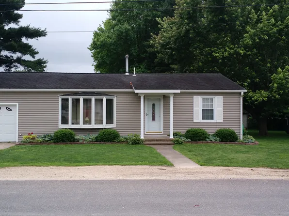 307 E Mosier St, Pleasant Hill, IL 62366