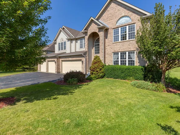 3 Barton Creek Ct, Lake In The Hills, IL 60156