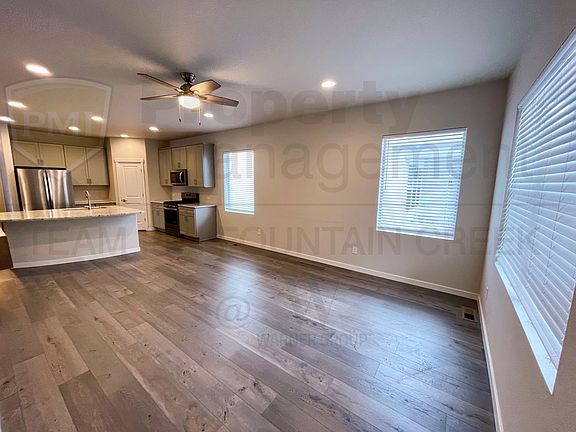 5-7570 Caboodle Way - Living_03282022