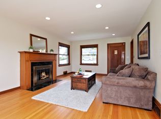 7042 S Lakeridge Dr, Seattle, WA 98178