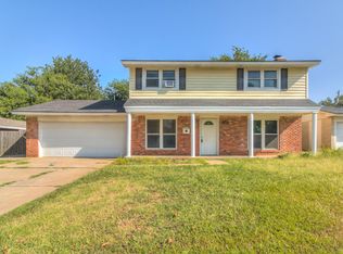 309 NE 18th St, Moore, OK 73160