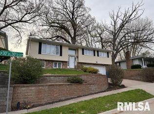 3204 30th Street Ct, Moline, IL 61265