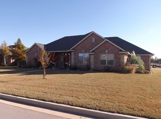 3900 Heritage Trl, Altus, OK 73521