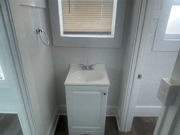 2nd image of 1456 Coronado Ave APT 5