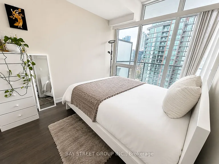 105 George St #1712 — Photo 7