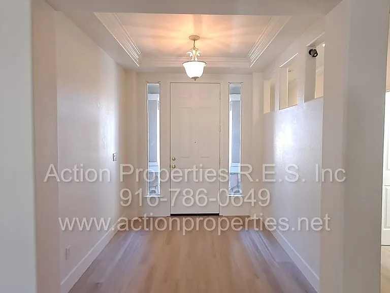 6145 Crater Lake Dr — Photo 3