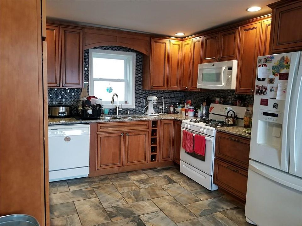 2nd image of 5449 W Lake Rd