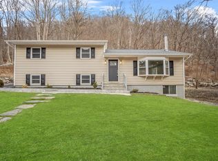 50 Wiccopee Rd, Putnam Valley, NY 10579