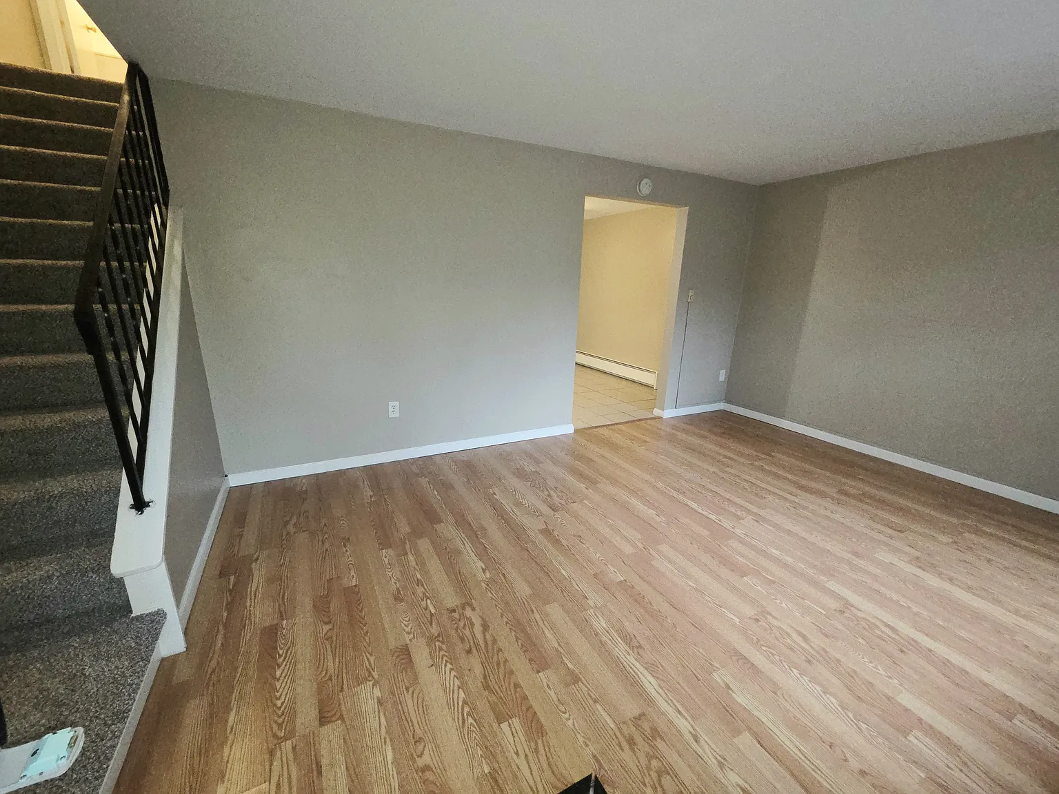 2 bed, 790 sqft, $1,084 — Photo 3