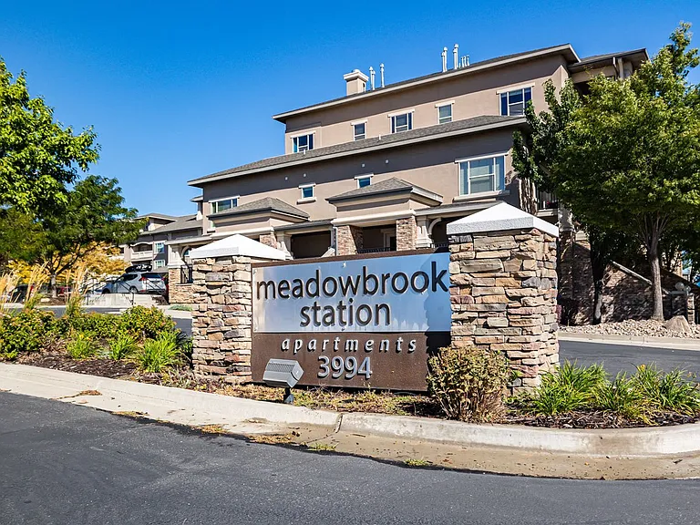 Meadowbrook Station Apartments — Photo 22