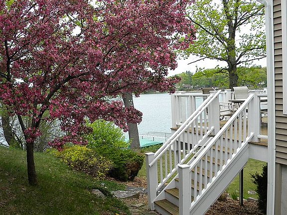 3rd image of 1471 Lake Dr