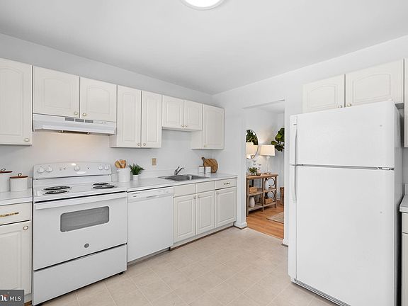 2nd image of 132 Gold Kettle Dr