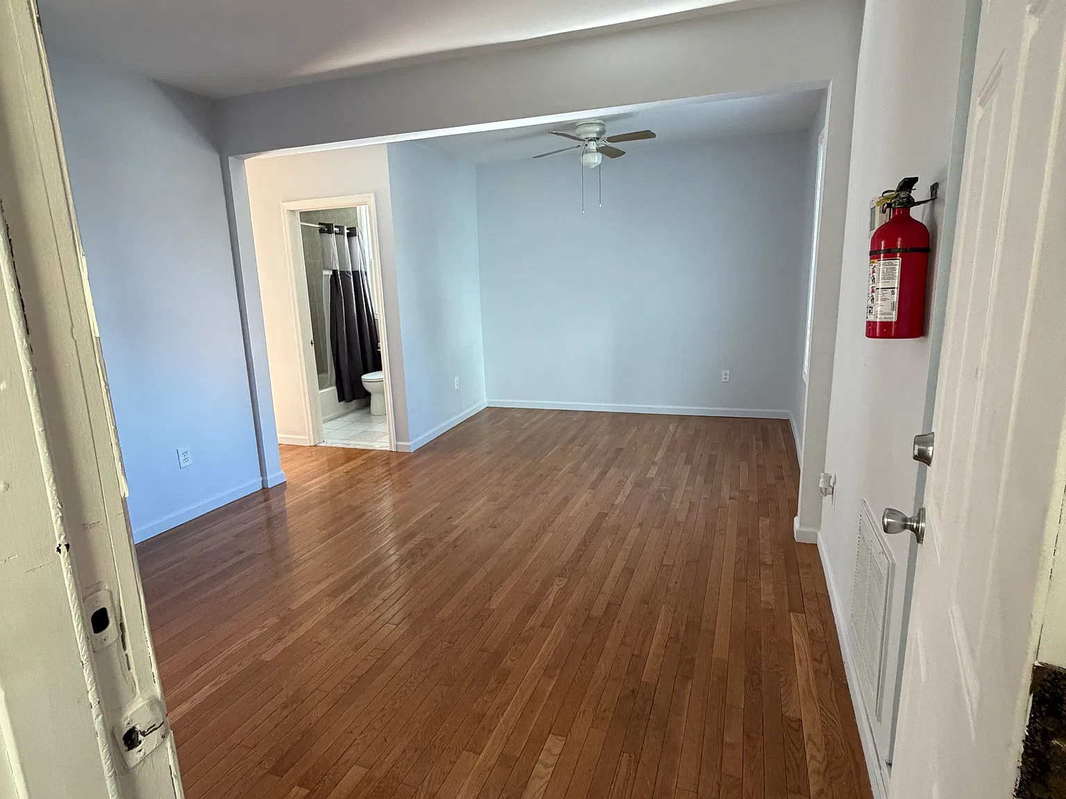 2 bed, 800 sqft, $2,200 — Photo 2