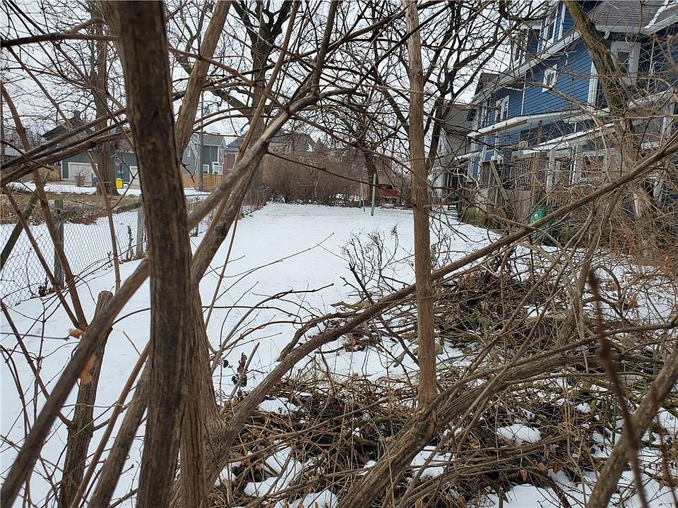 2nd image of 2111 Broadway St