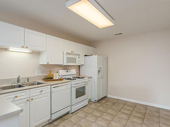 5th image of 6010 Landings Pond Pl