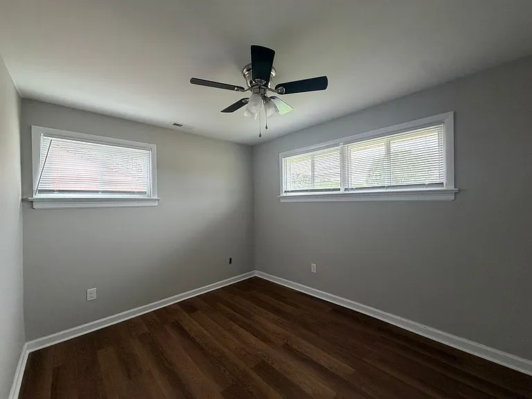2100 Wright Ave — Photo 11