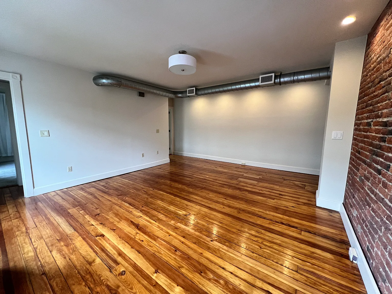 1 bed, 1500 sqft, $1,995 — Photo 3