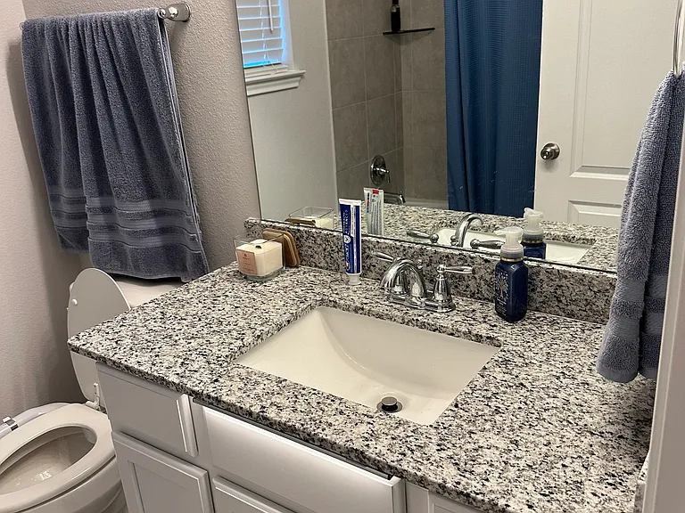 748 Oxford Ln — Photo 10