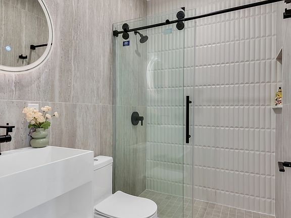 5th image of 140 Moffat St #Penthouse