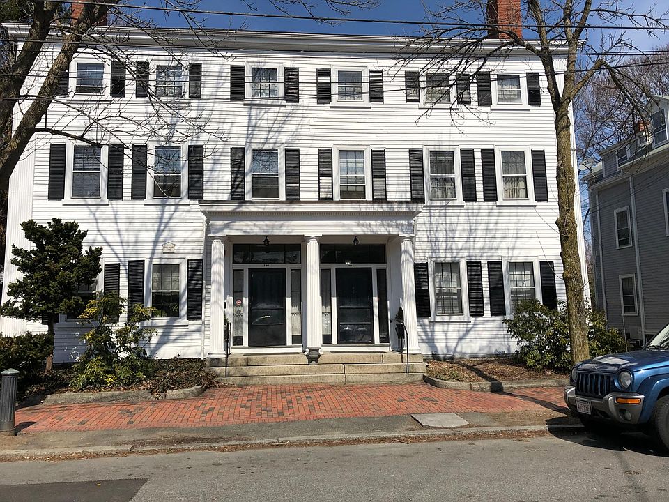 Front of Building on quiet one way street.