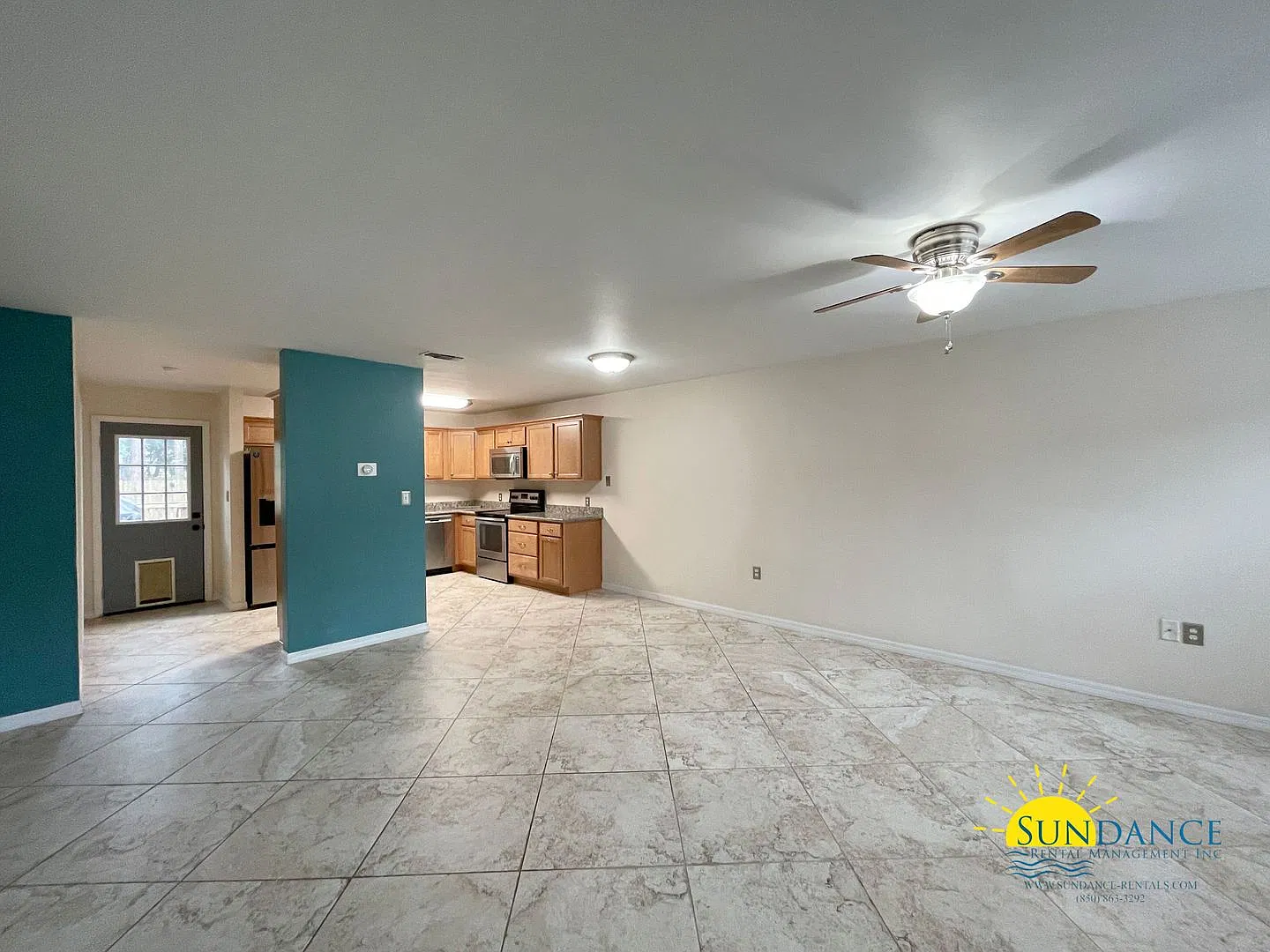 Spacious 3-Bedroom Townhome in Shalimar! — Photo 3