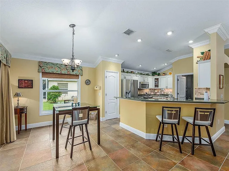1281 Pendleton Cir — Photo 12