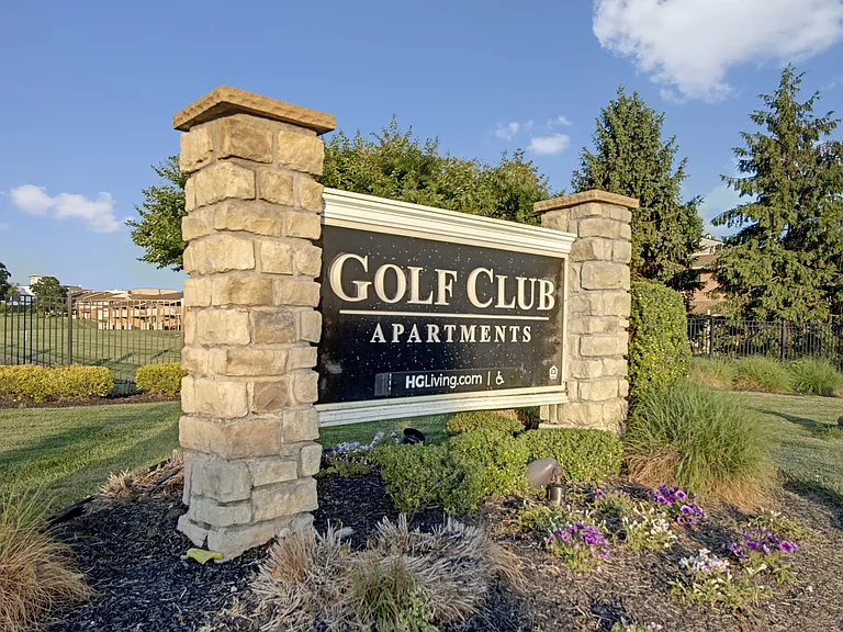 Golf Club Apartments — Photo 32