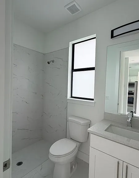 1105 Dean St E — Photo 9