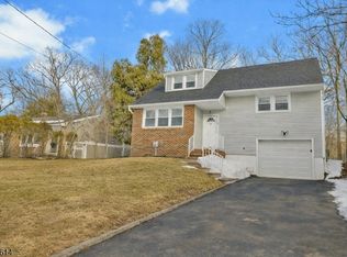 8 Iroquois Ave, Oakland Boro, NJ 07436