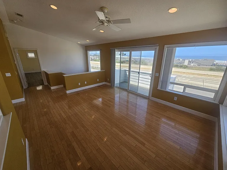 300 Trinidad St — Photo 5