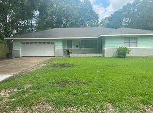 5047 Bay St, Groves, TX 77619