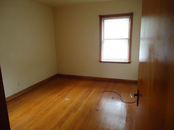 4th image of 14431 Lowe Ave