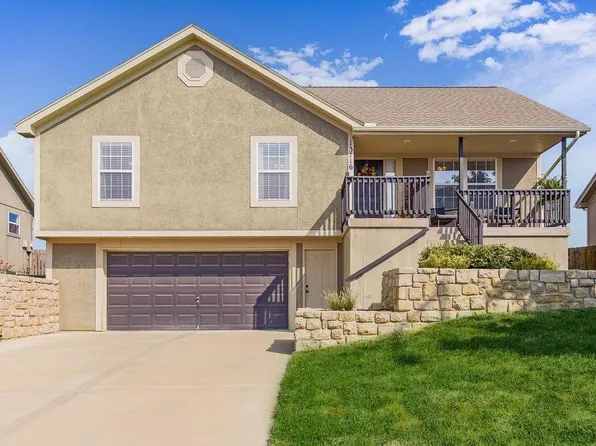 13716 Richland Ave, Bonner Springs, KS 66012