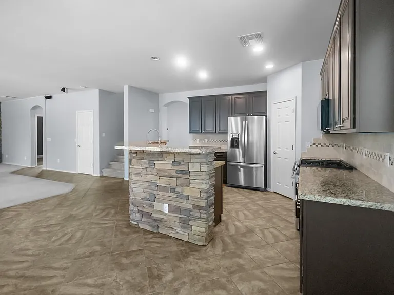 8352 W Molly Ln — Photo 5