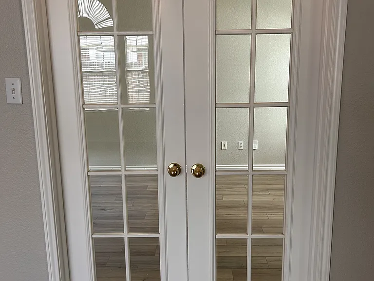 6104 Oldham Dr — Photo 3