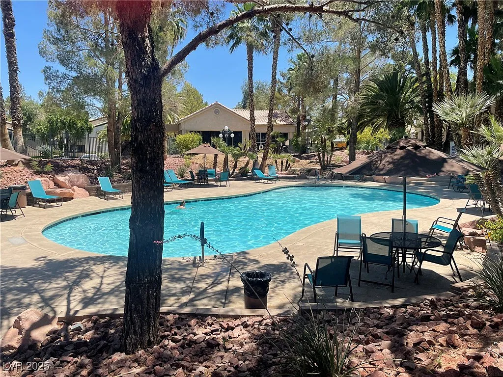 2 bed, 2.0 bath, 987 sqft, $1,400 — Photo 3